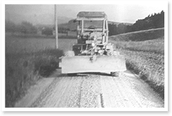Planierung Strasse mit Grader (1965)