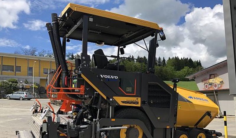 Neuer VOLVO Fertiger P6870 D - 4